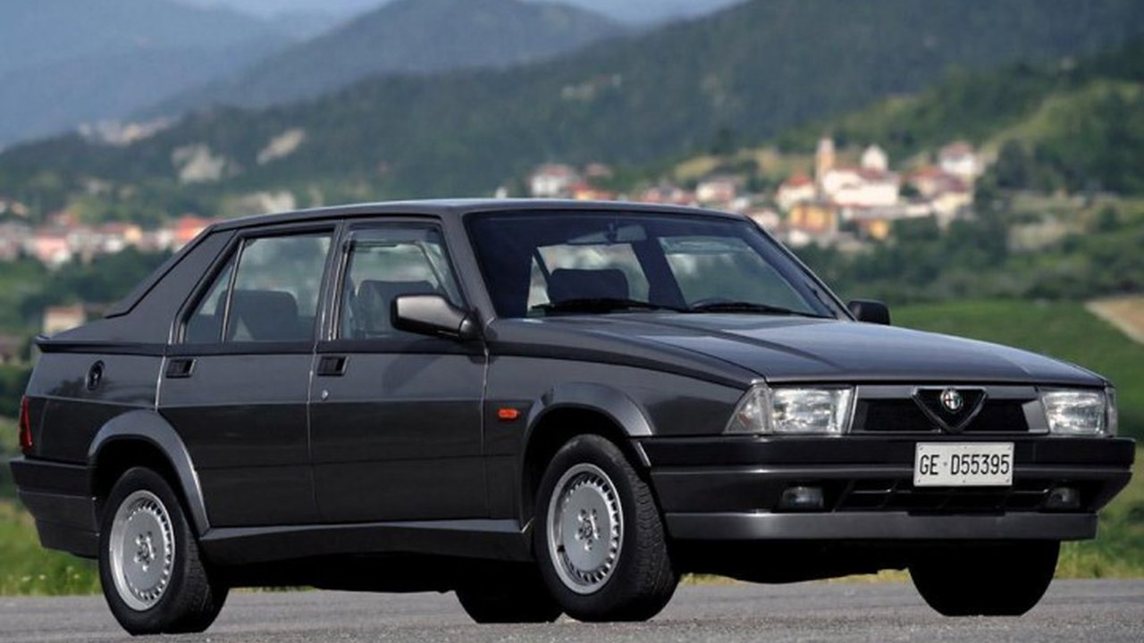 Alfa Romeo 75 (162B) 1.8 (162.B1L,162.B1F) (120 Hp) teknik özellikler ve yakıt tüketimi Alfa Romeo 75 (162B) 1.8 (162.B1L,162.B1F) (120 Hp) teknik özellikler ve yakıt tüketimi