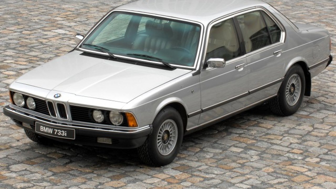 BMW 7er (E23) 735 i (185 Hp) teknik özellikler ve yakıt tüketimi BMW 7er (E23) 735 i (185 Hp) teknik özellikler ve yakıt tüketimi
